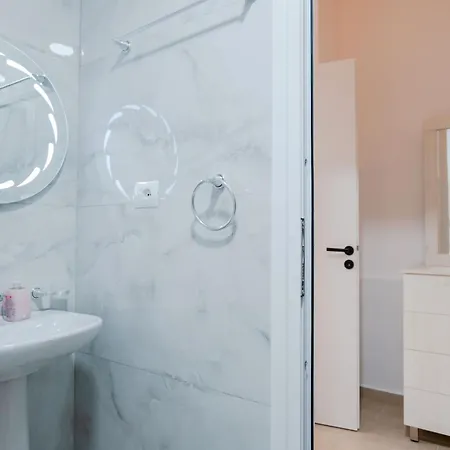 Modern Apartment *